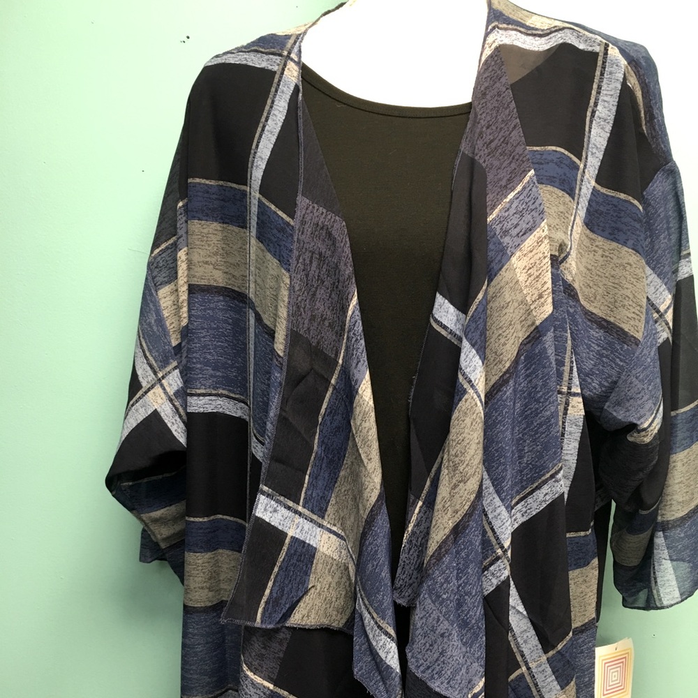 Women’s LuLaRoe Shirley size Large 18-22 NEW!